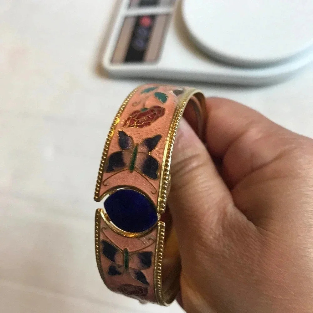 Beautiful vintage Butterfly and flowers Bracelet - Picture 2 of 8